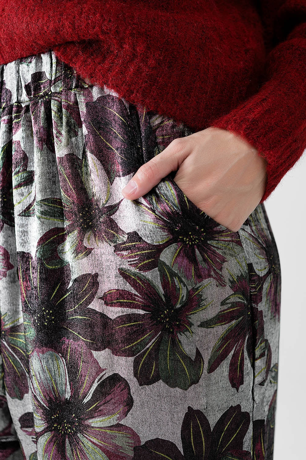 pantalón ancho con estampado floral Q2