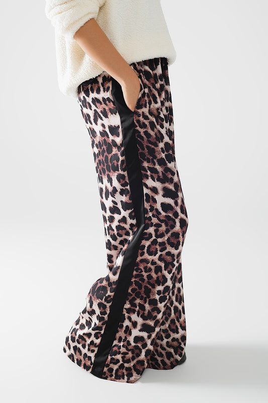 Q2 Pantalón ancho de leopardo con raya lateral de satén