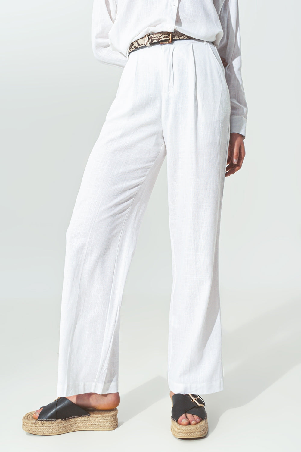 Q2 pantalón ancho de pinzas tejido algodon ligero en Blanco