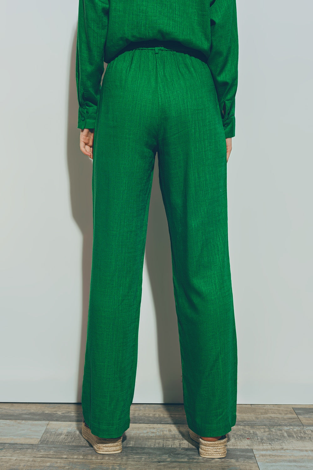 pantalón ancho de pinzas tejido algodon ligero en verde Q2