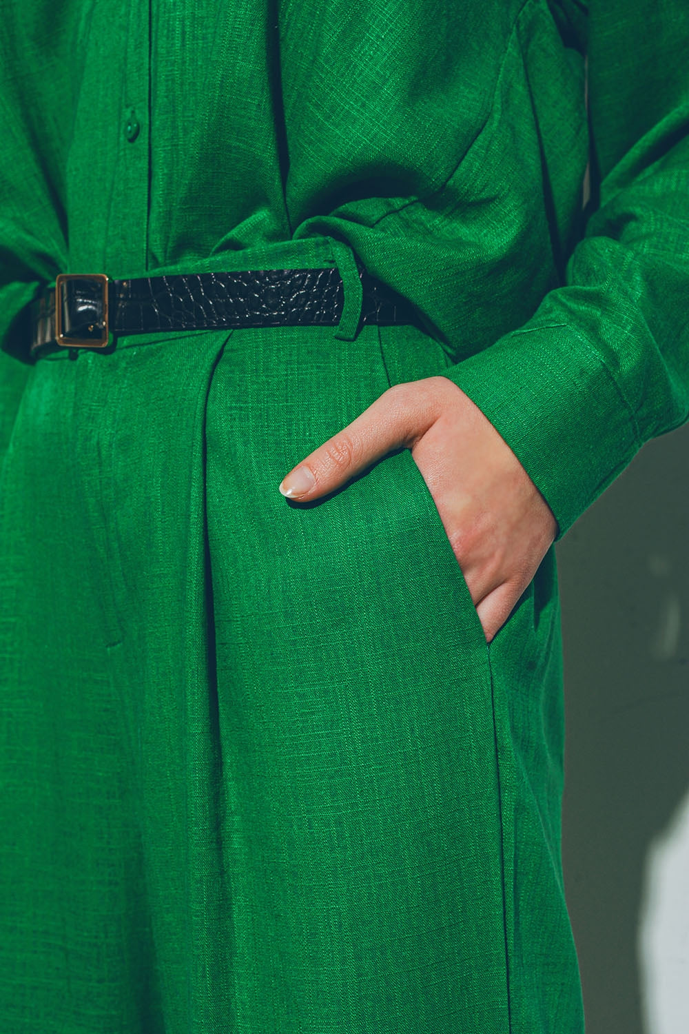 pantalón ancho de pinzas tejido algodon ligero en verde Q2