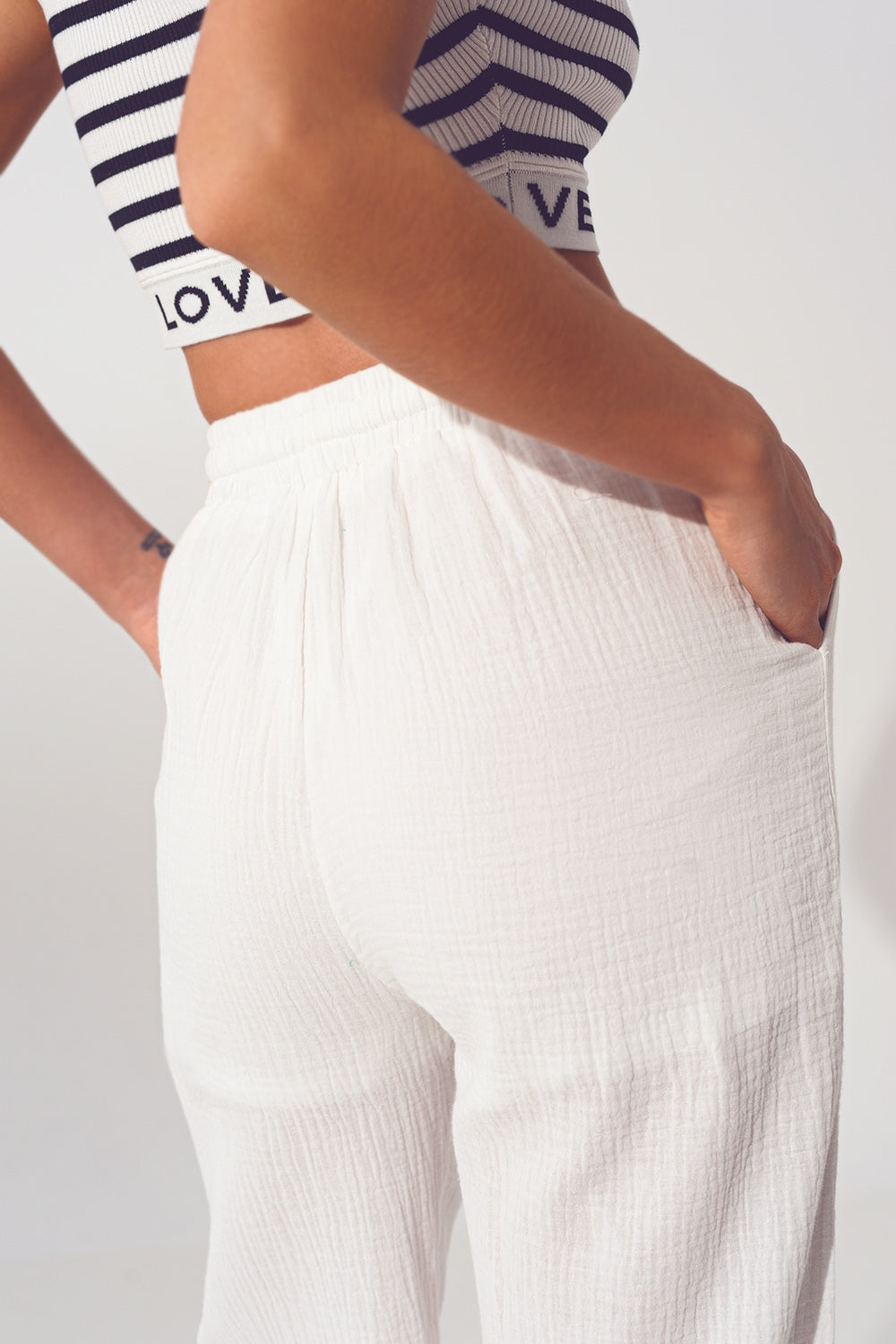 Pantalón Ancho Texturizado en Blanco Q2