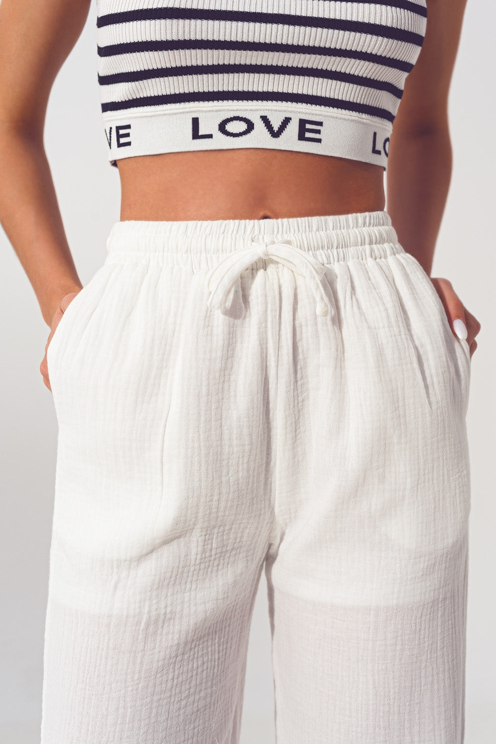 Pantalón Ancho Texturizado en Blanco Q2