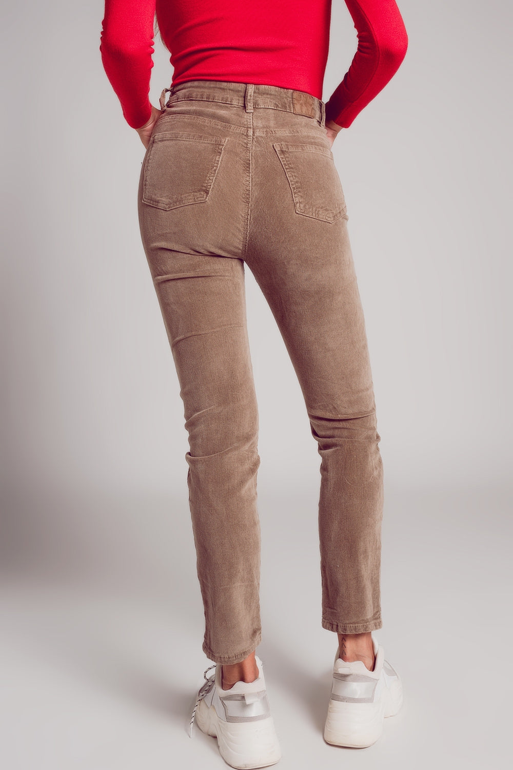 Pantalon beige corte pitillo de pana Q2