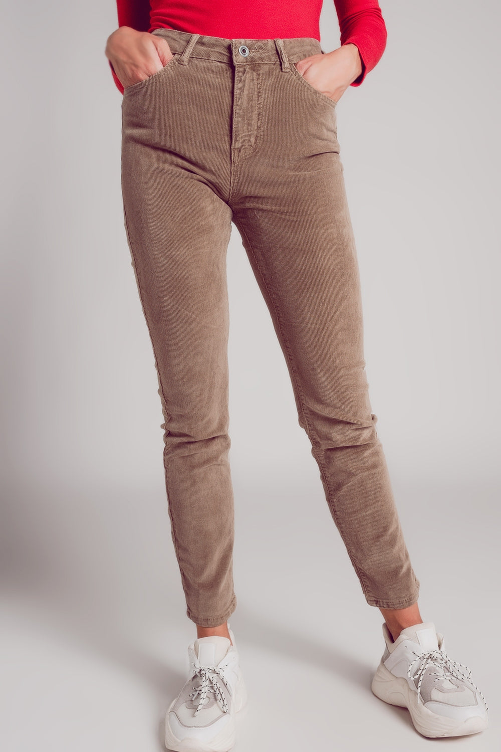 Q2 Pantalon beige corte pitillo de pana