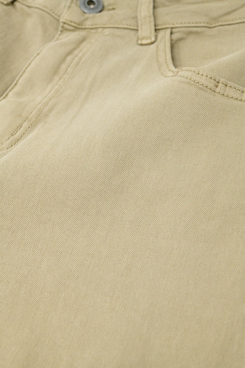 Pantalón beige de pata ancha con estampado de leopardo en el bajo Q2