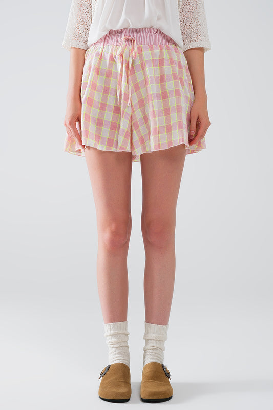 Q2 Pantalón corto con estampado de cuadros rosas y detalle de cintura ajustada