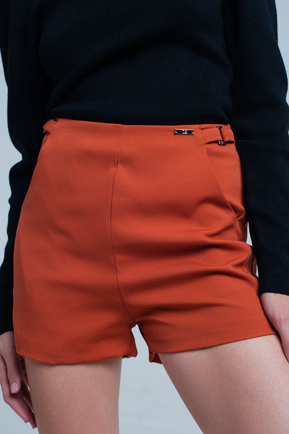 Pantalón corto naranja Q2