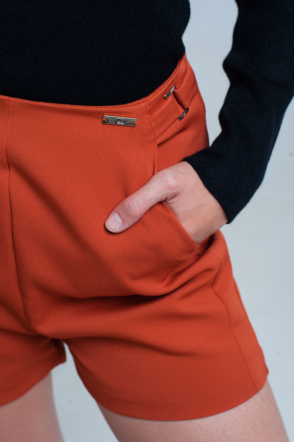 Pantalón corto naranja Q2