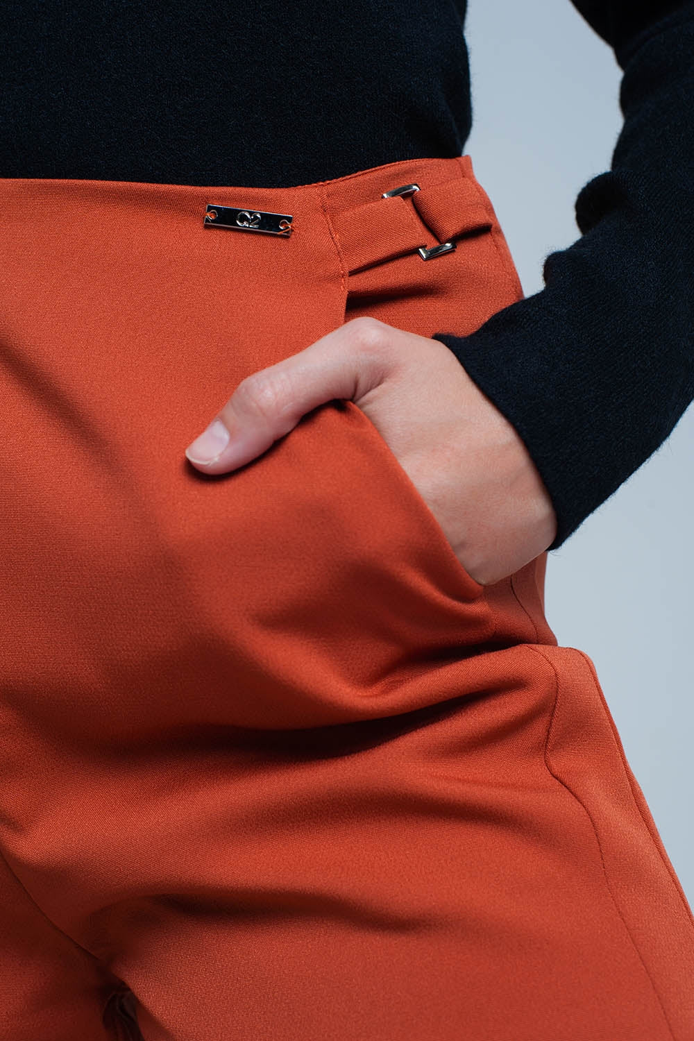 Pantalón corto naranja Q2