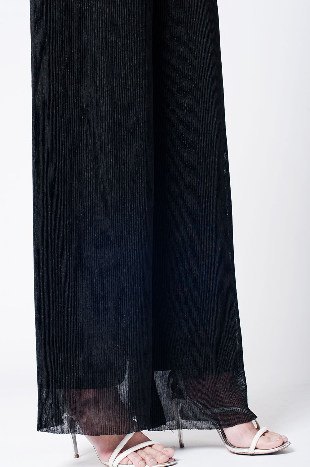 Pantalon de bambula negro con pernera ancha Q2