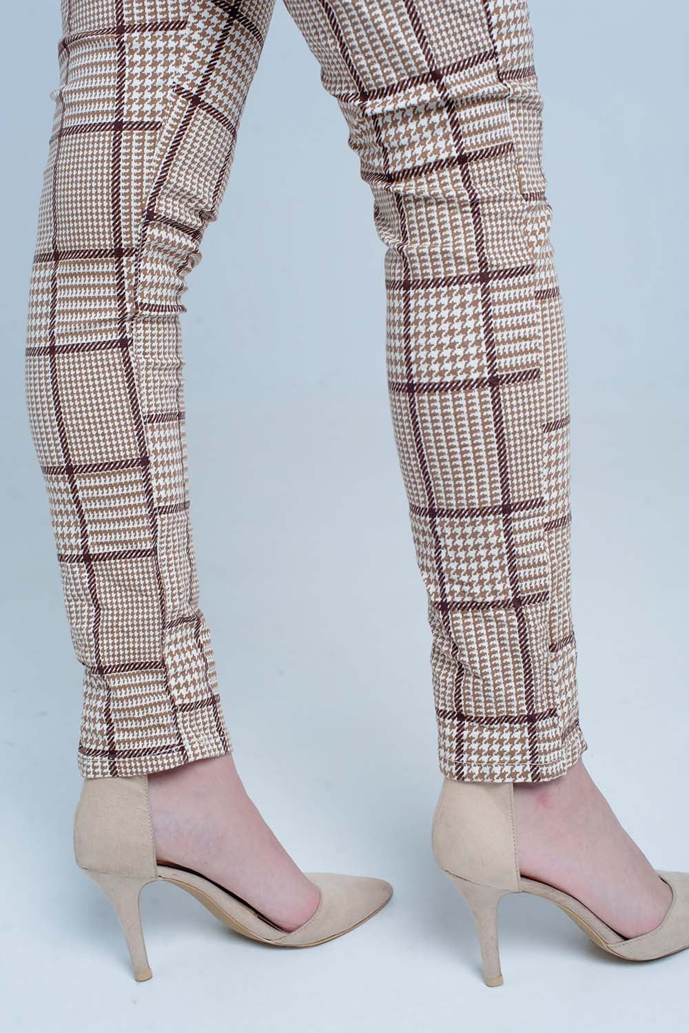 Pantalon de cuadros en beige con botones Q2