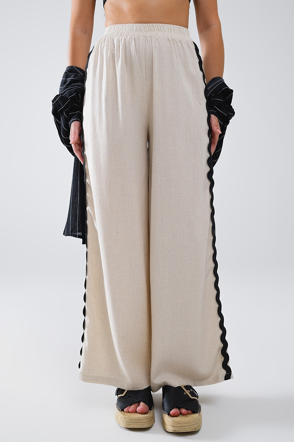 Pantalón de lino con festón en contraste beige Q2