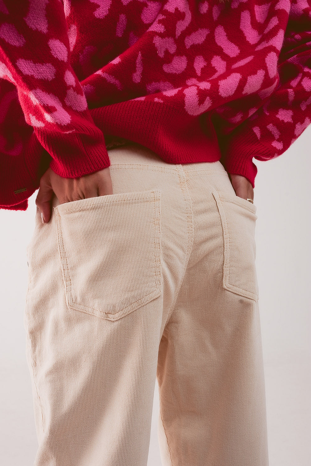 Pantalon de pana con pinzas ancho en crudo Q2