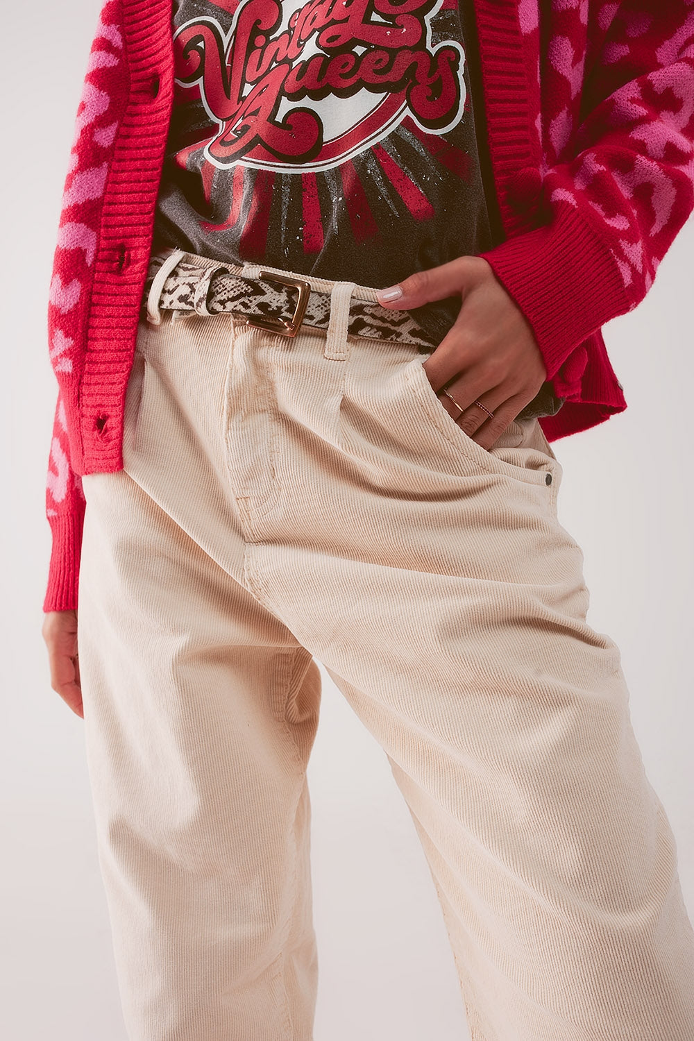 Pantalon de pana con pinzas ancho en crudo Q2