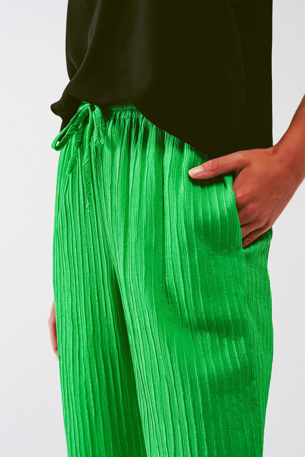 Pantalón de rayas holgado en verde Q2