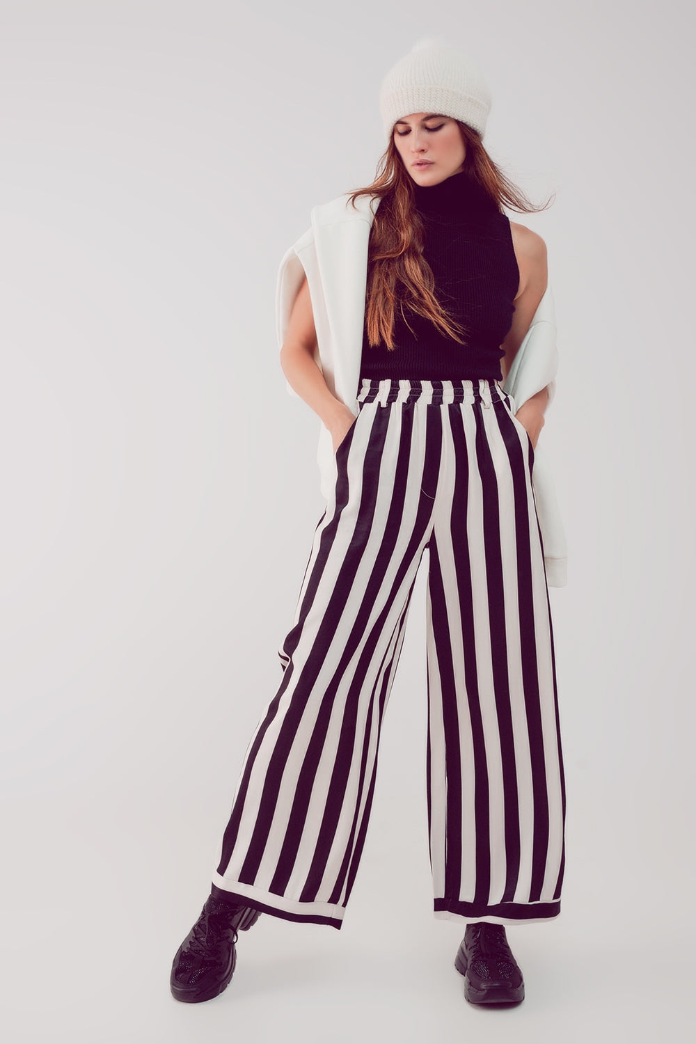 pantalón de saten de pernera ancha con rayas blancas y negras Q2