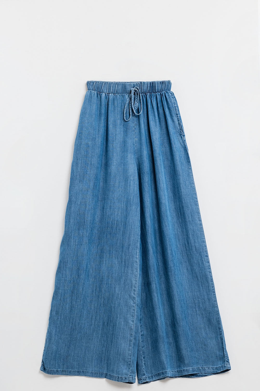 Pantalón de tencel fluido de pata ancha estilo vaquero azul Q2