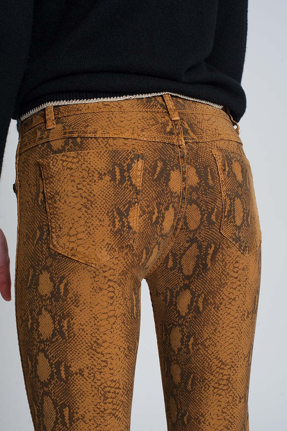 Pantalon estampado serpiente reversible en Mustard Q2