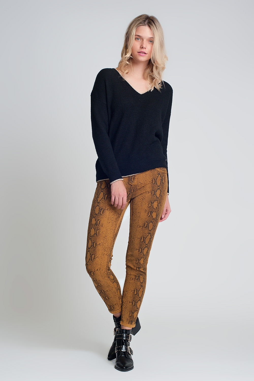 Q2 Pantalon estampado serpiente reversible en Mustard