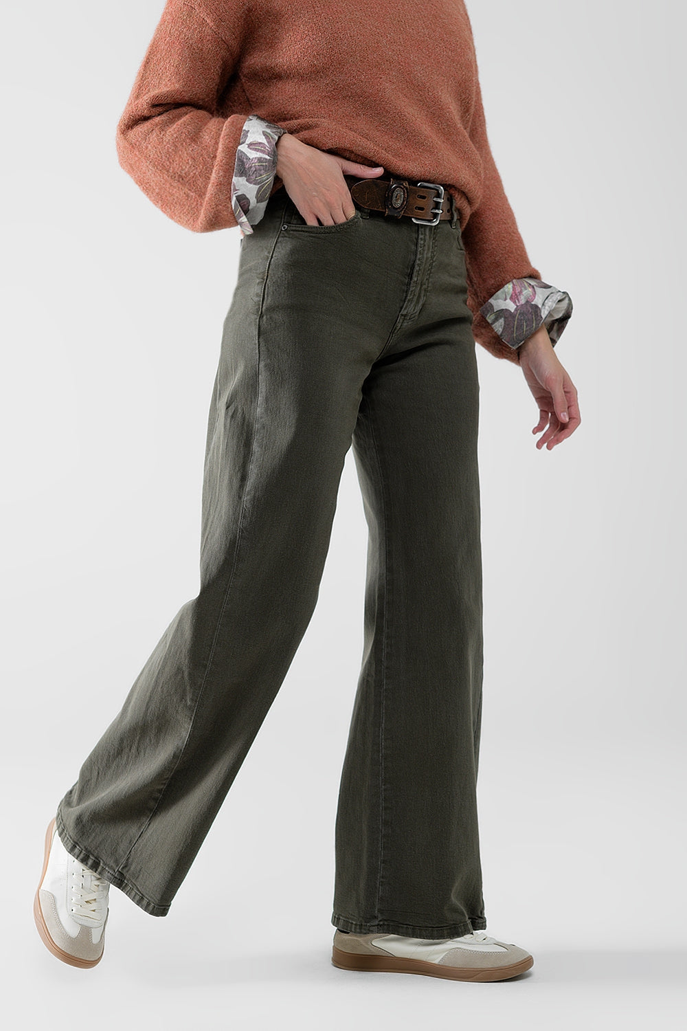 Pantalón extra ancho en color verde oliva Q2