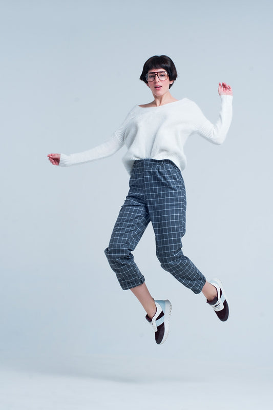 Q2 Pantalon gris en estampado de cuadros en blanco