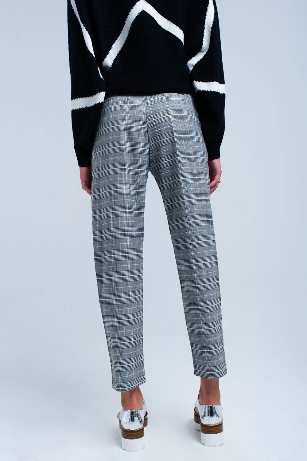 Pantalón gris en tejido Principe de Gales Q2