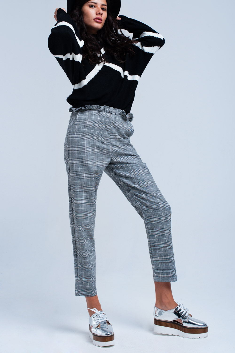 Pantalón gris en tejido Principe de Gales Q2