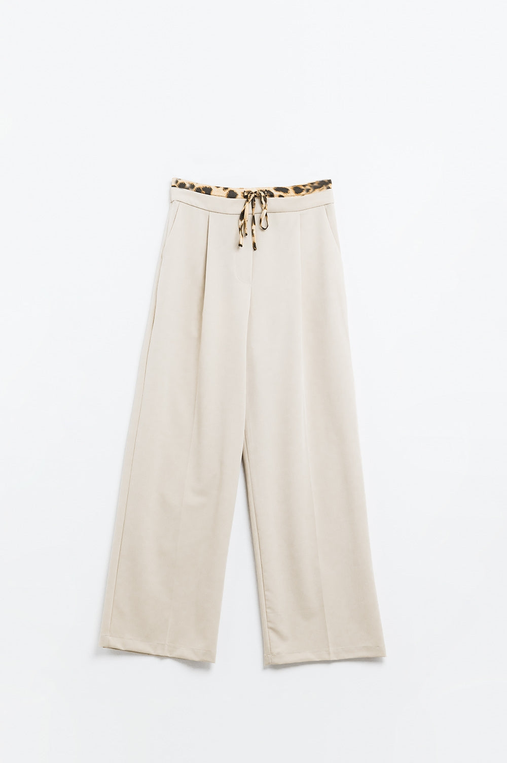 Pantalón largo plisado beige con detalle de leopardo en la cintura Q2