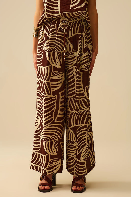 Q2 Pantalón marrón de pernera ancha con estampado de hojas blancas