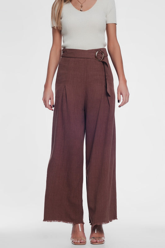 Q2 Pantalón marron de pernera ancha y talle alto con cinturón