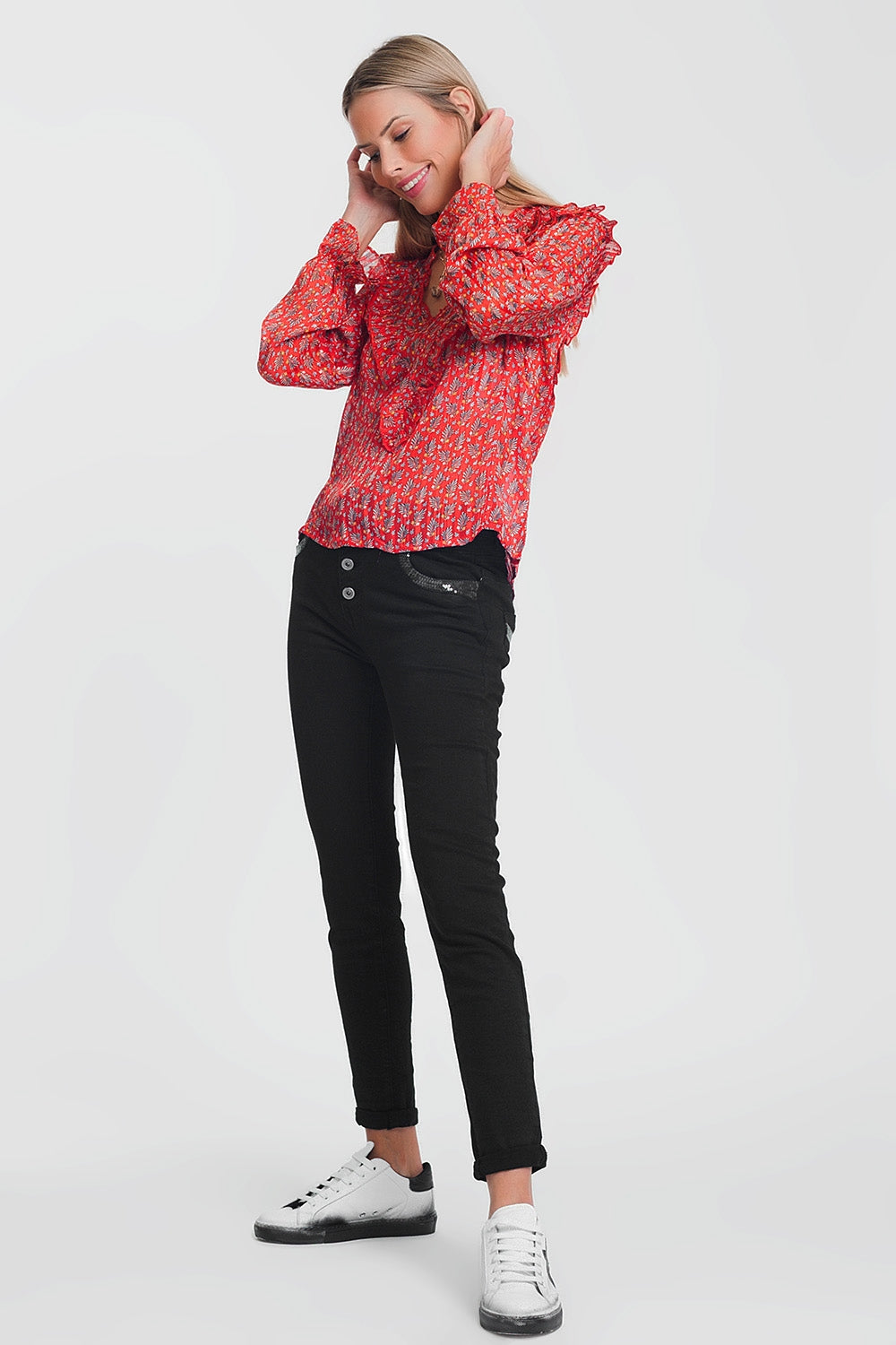 Pantalon negro boyfriend con detalles en bolsillo de lentejuelas Q2