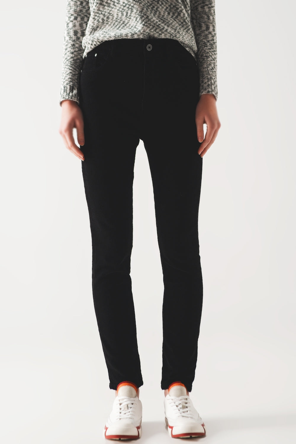 Pantalon negro corte pitillo de pana Q2