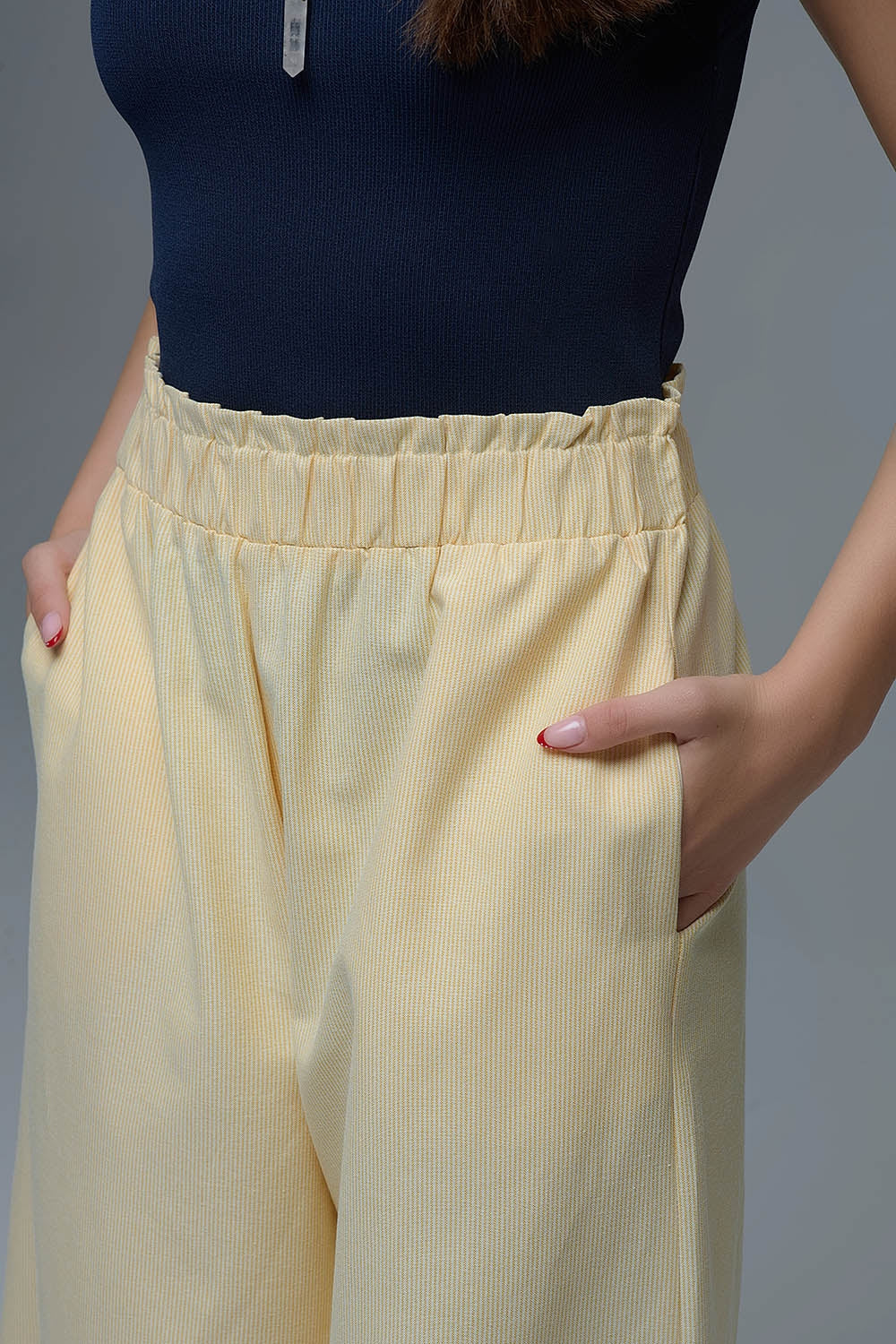Pantalón palazzo amarillo a rayas con pernera extra ancha Q2