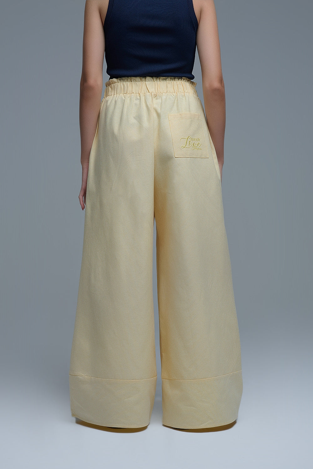 Pantalón palazzo amarillo a rayas con pernera extra ancha Q2
