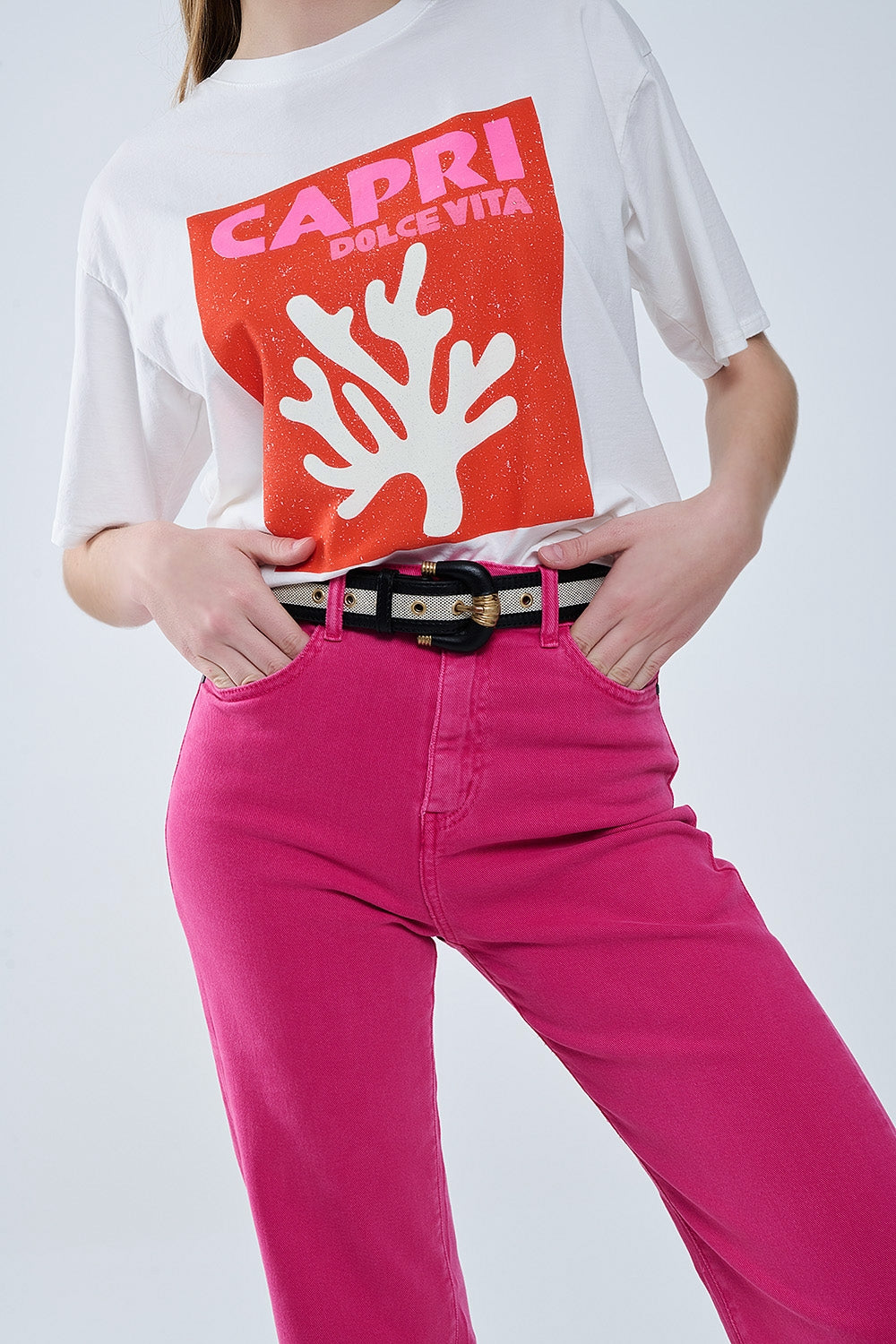 Pantalón recto con bajo recortado en magenta Q2
