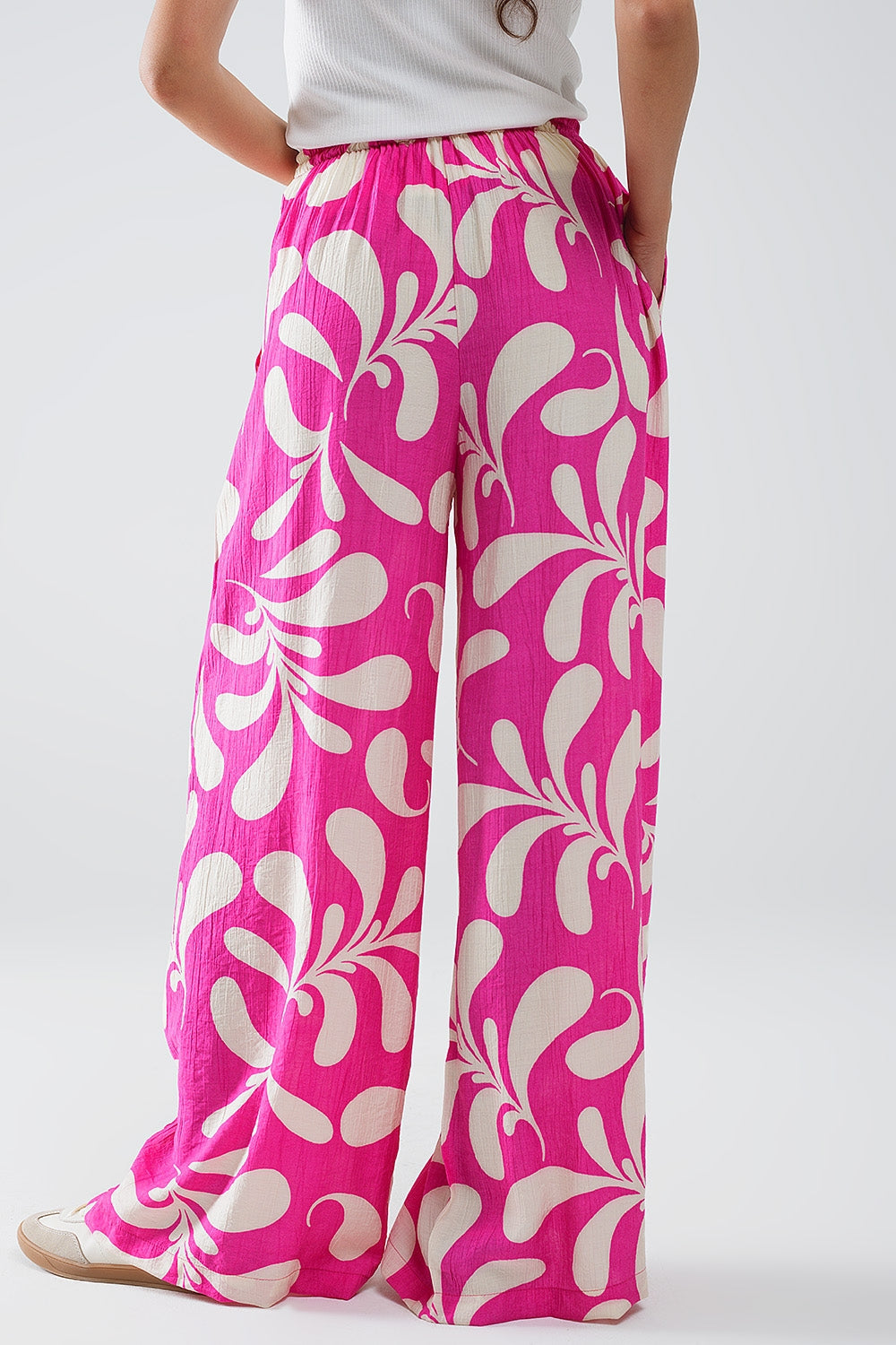 Pantalón recto con cintura elástica y estampado floral fucsia Q2