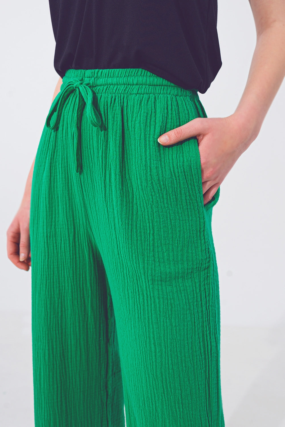 Pantalón Texturizado de Corte Holgado en Verde Q2