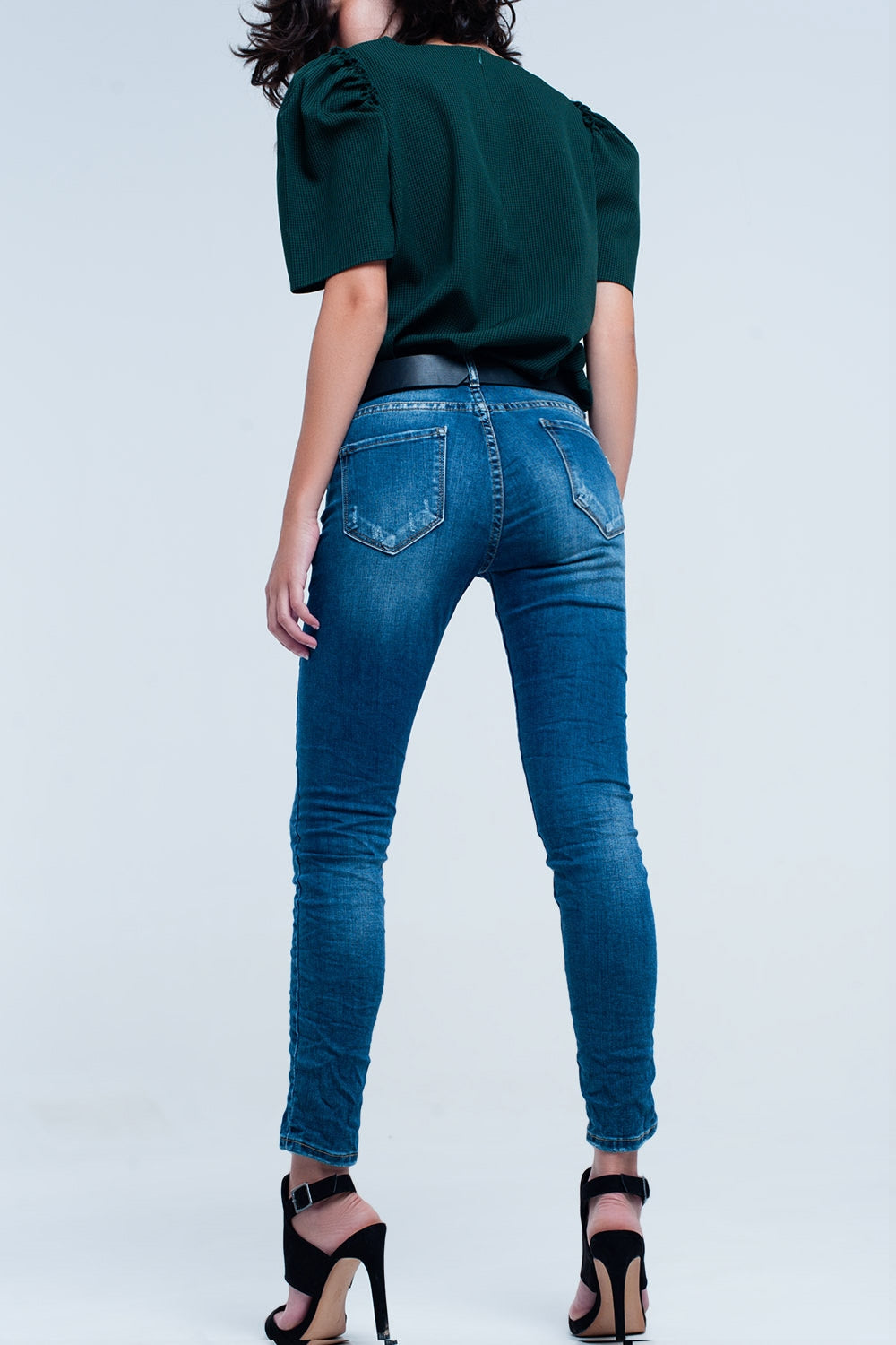 Pantalon vaquero ajustado con rasgaduras Q2