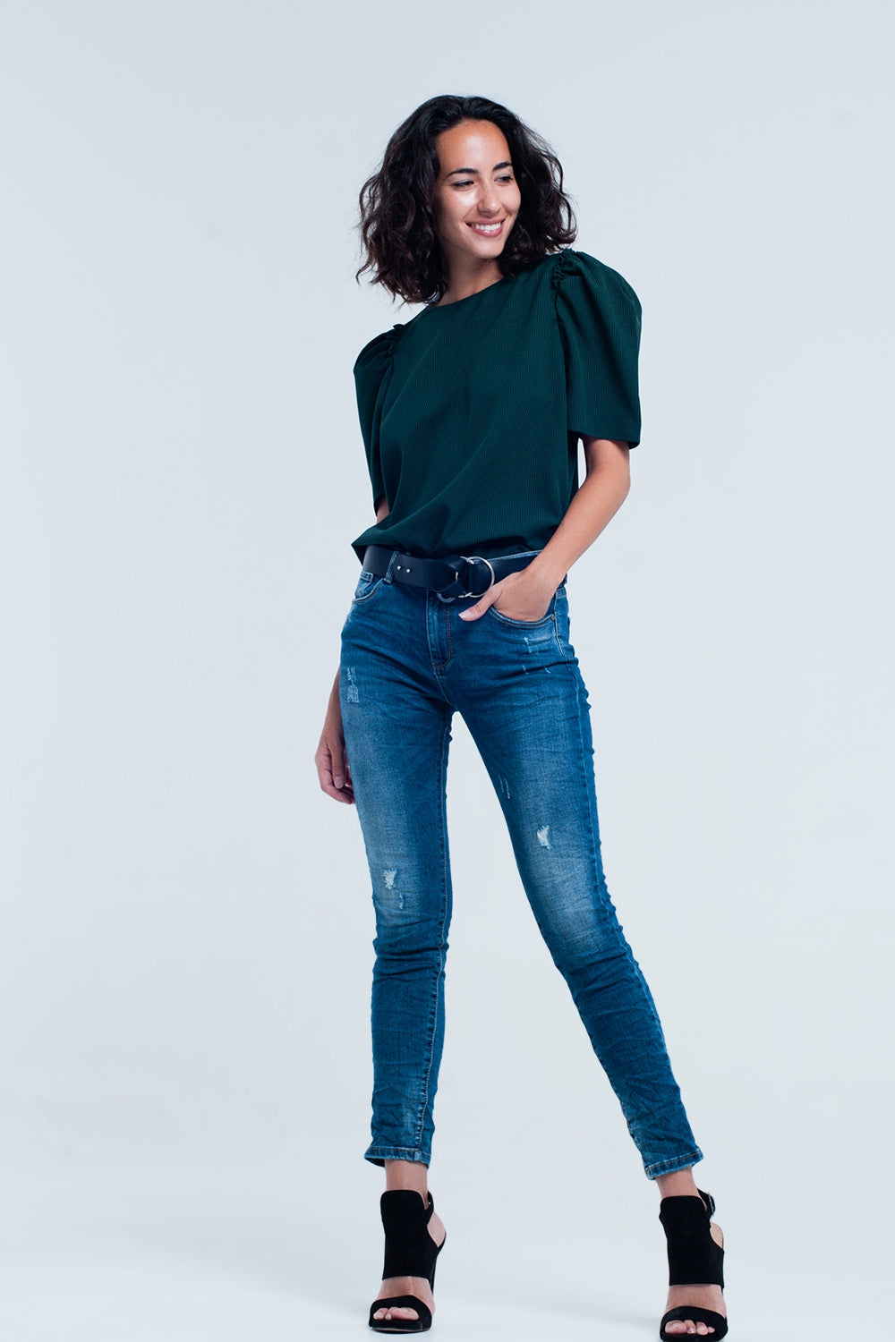 Pantalon vaquero ajustado con rasgaduras Q2