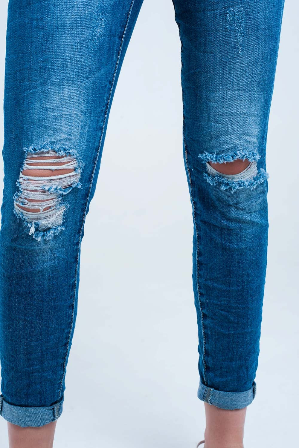 Pantalon vaquero ajustado elastico con rasgaduras Q2