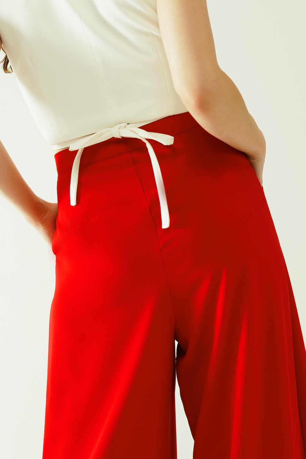Pantalones acampanados amplios básicos rojos Q2