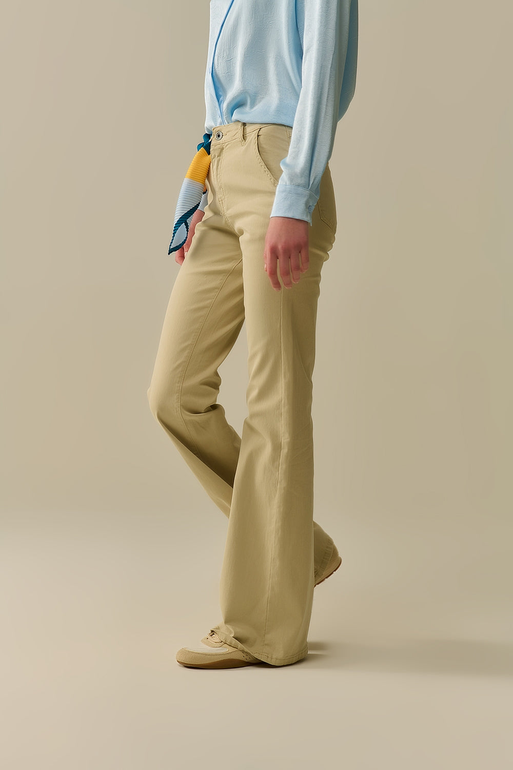 Pantalones Acampanados Beige Cómodos y Elásticos Q2