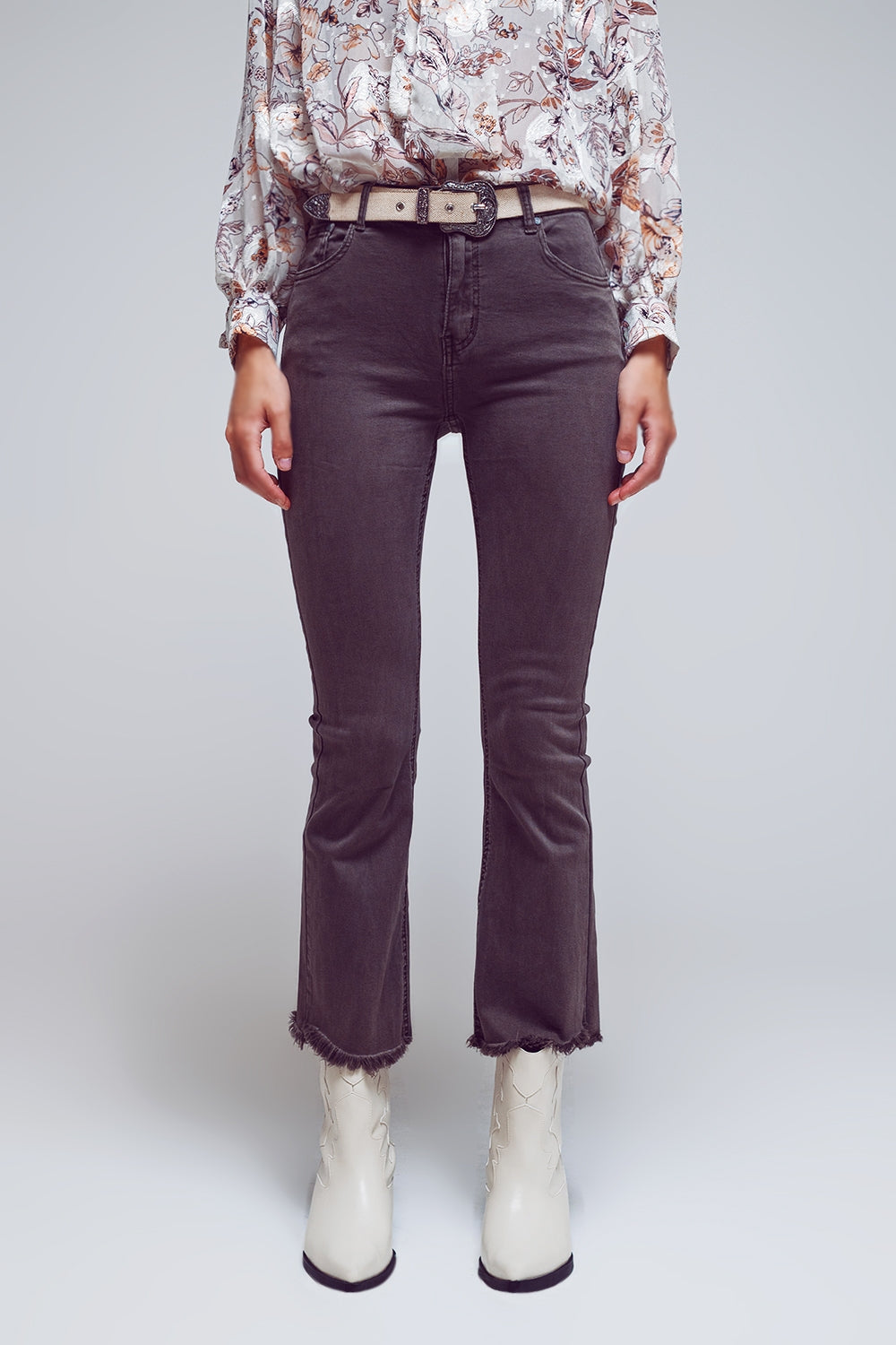 Q2 Pantalones acampanados con borde de dobladillo sin rematar en gris oscuro