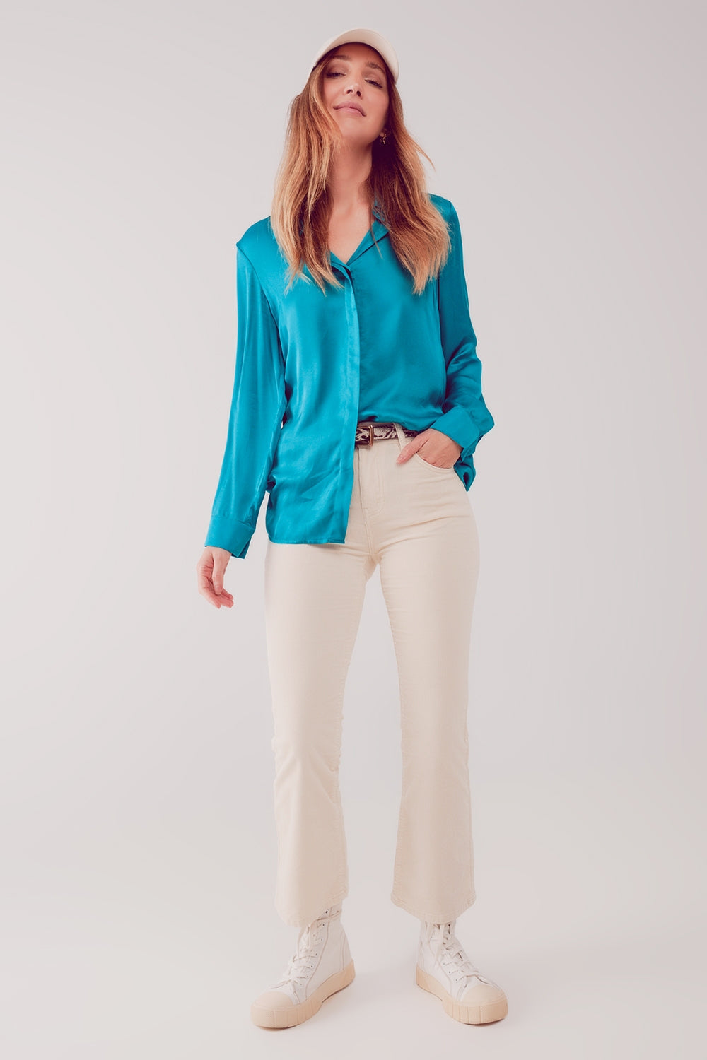 Pantalones acampanados de pana en color crema Q2