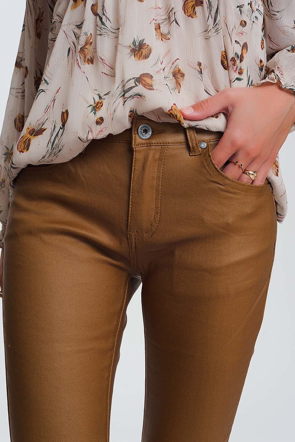 Pantalones ajustados de talle alto en camel Q2
