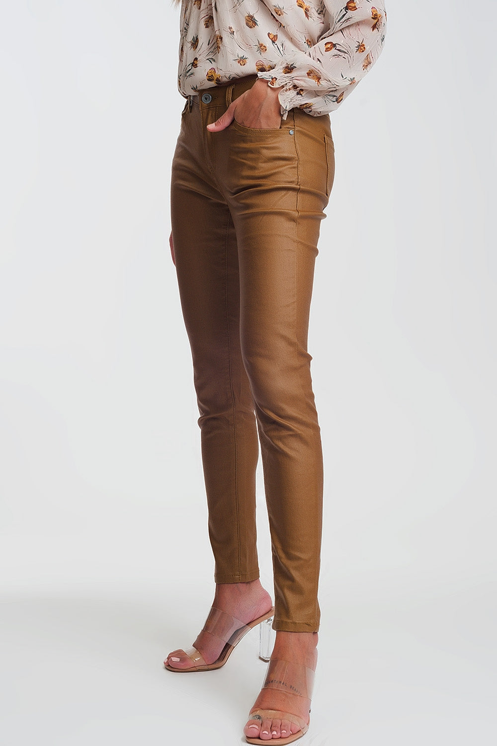 Pantalones ajustados de talle alto en camel Q2