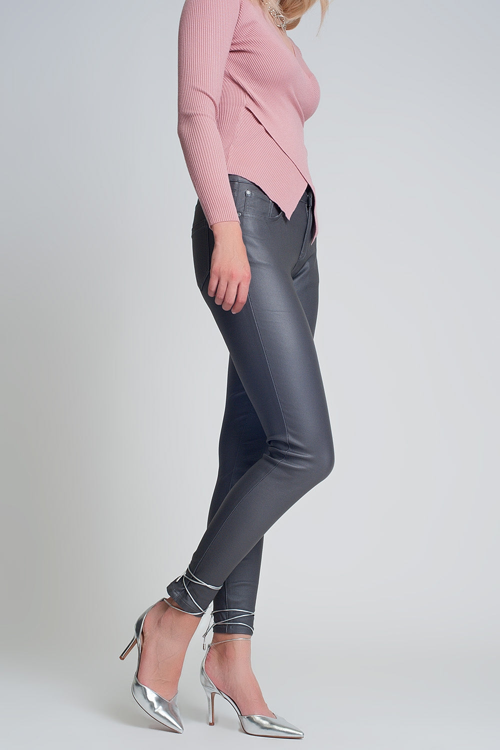 Q2 Pantalones ajustados de talle alto en gris