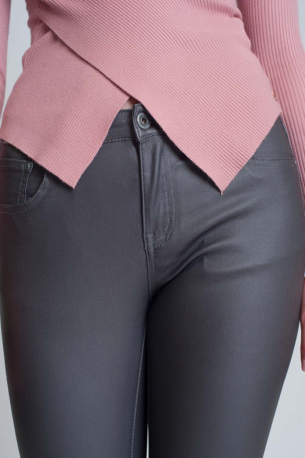 Pantalones ajustados de talle alto en gris Q2