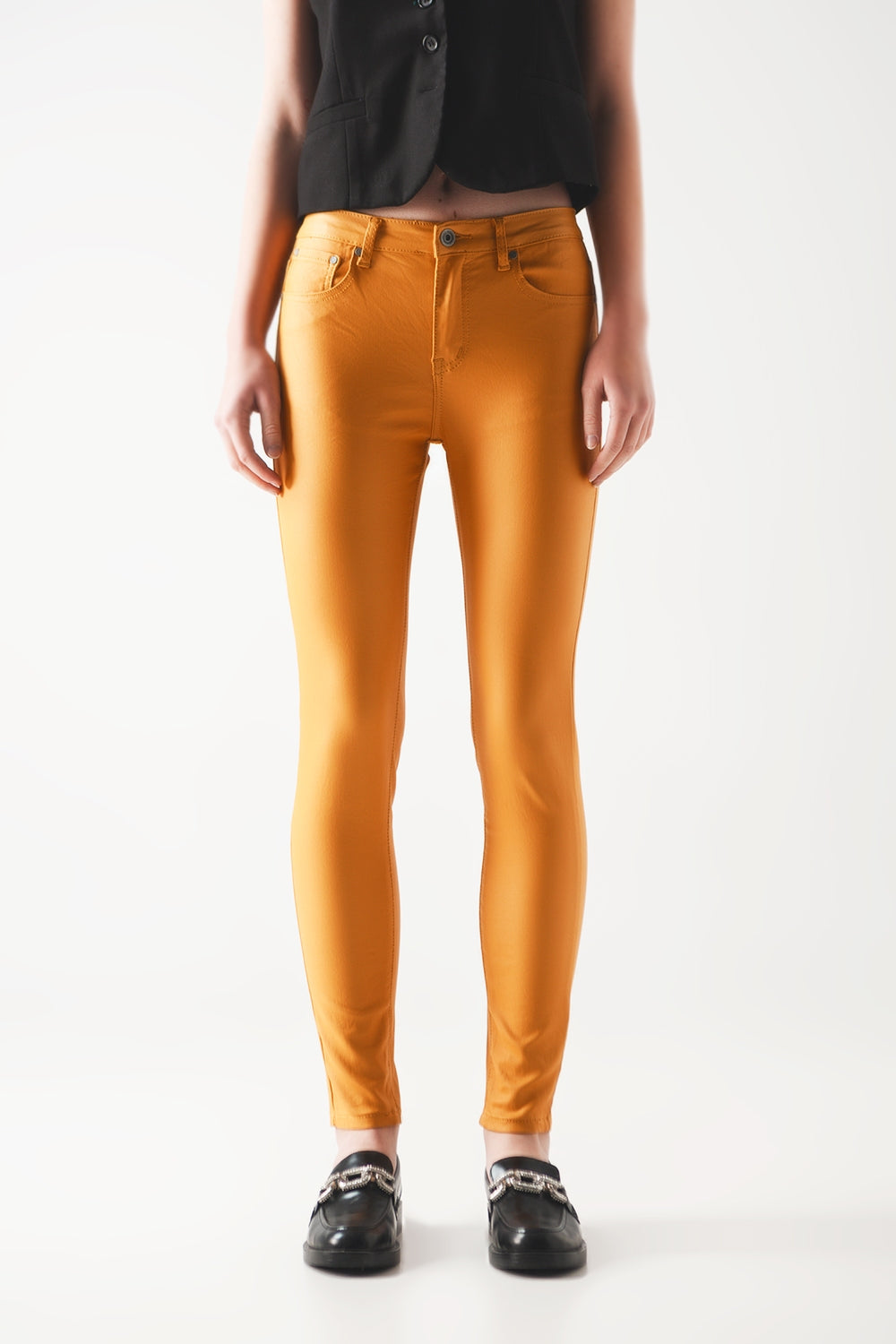 Q2 Pantalones ajustados de talle alto en naranja